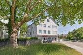 Gebäude - PROVISIONSFREI: komplett sanierte 3-ZKB mit Stellplatz und 2 Balkonen in Top Lage!