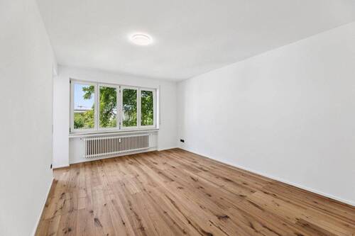 Wohnzimmer - 3 Zimmer Etagenwohnung zum Kaufen in Augsburg