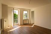 Wohnzimmer 4. OG - 3 Zimmer Etagenwohnung zum Kaufen in Berlin
