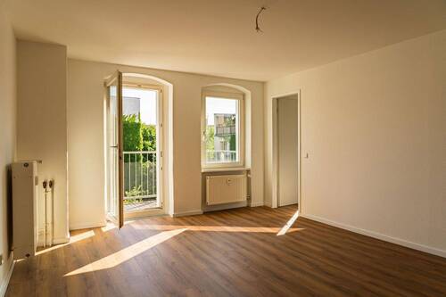 Wohnzimmer 4. OG - 3 Zimmer Etagenwohnung zum Kaufen in Berlin