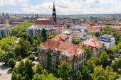 Luftbild mit Blick zur Immobilie und zur Altstadt - 