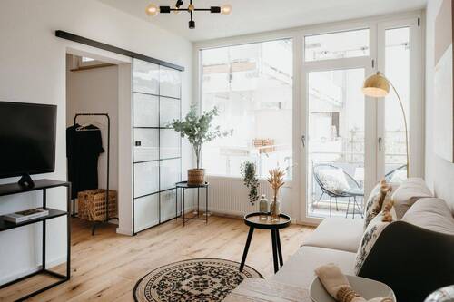 Wohnzimmer - 2 Zimmer Etagenwohnung zum Kaufen in München