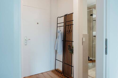 Flur mit Garderobe - 2 Zimmer Etagenwohnung in München