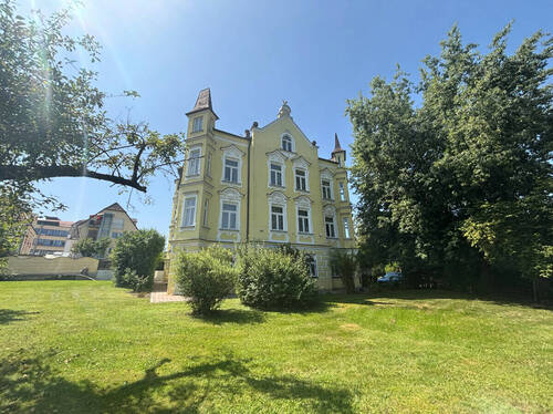 Außenansicht Villa - Mehrfamilienhaus, Wohnhaus mit 425,00 m&sup2; in Vilshofen zum Kaufen