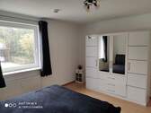 Schlafzimmer mit Fenster - 