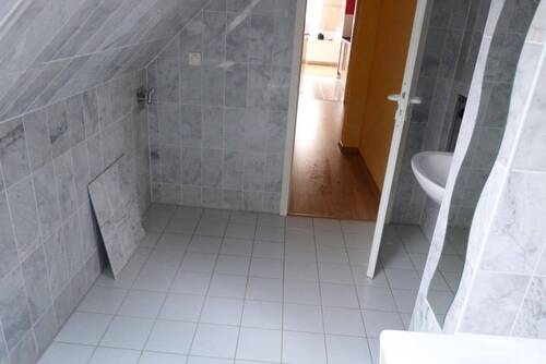 Bad - 4 Zimmer Etagenwohnung zum Kaufen in Hoppegarten