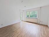 Ansicht I: Wohn- und Esszimmer - FRISCH RENOVIERT: Helle 3-Zimmer-Wohnung mit Terrasse in Bückeburg