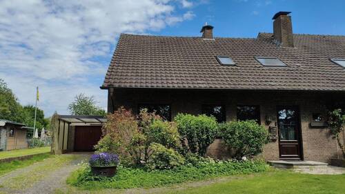 Garage mit Carport - 