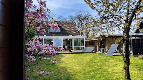 40 qm beheiztem Wintergarten - 6 Zimmer Doppelhaushälfte zum Kaufen in Duisburg