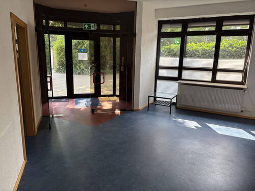 Eingang Wartebereich/ West - 