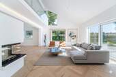 Visualisierung Wohnbereich mit Galerie und Sitzfenster - 1 Zimmer Einfamilienhaus in Starnberg / Söcking