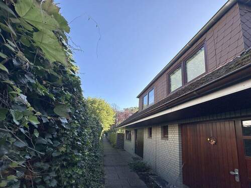 Eingangstür - 5 Zimmer Doppelhaushälfte in Hamburg