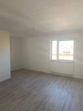 Wohnzimmer Ansicht 2 - Etagenwohnung mit 68,00 m&sup2; in Ludwigshafen am Rhein zur Miete