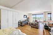 Wohnraum - RESERVIERT - Möbliertes 1,5 Zimmer-DG-Apt. mit Weitblick nach Mannheim
