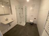Bad mit Dusche - 