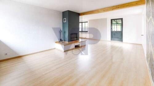Wohnzimmer - 6 Zimmer Einfamilienhaus zur Miete in Gera