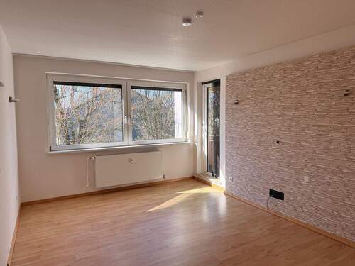 ...mit direktem Zugang zum Balkon - 