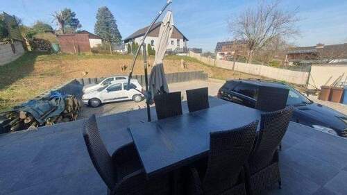 Blick Garten und Stellplätze - 