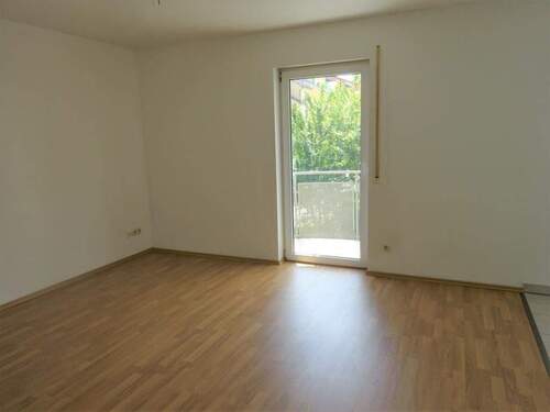 Wohnzimmer - 2 Zimmer Etagenwohnung in Gera