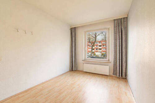 Schlafzimmer mit großem Einbauschrank - 