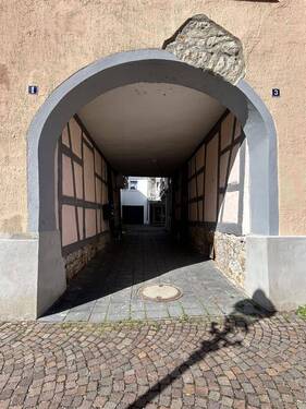 Tordurchfahrt - 2 Zimmer Mehrfamilienhaus, Wohnhaus zum Kaufen in Müllheim
