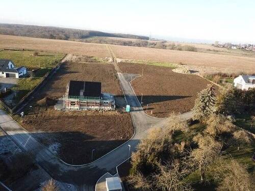 Fortschritt Erschließung-Bebauung.jpg - Jena Cospeda - bauträgerfreiee EFH-Grundstück in Ortsrandlage