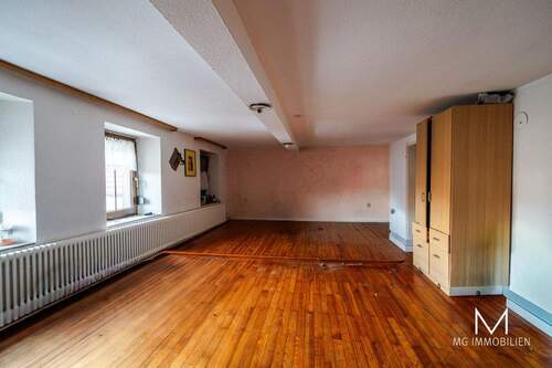 Wohnzimmer - 8 Zimmer Einfamilienhaus in Rothselberg