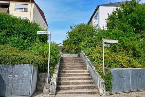 Zugang von der Straße aus - 4 Zimmer Etagenwohnung zum Kaufen in Bad Bergzabern