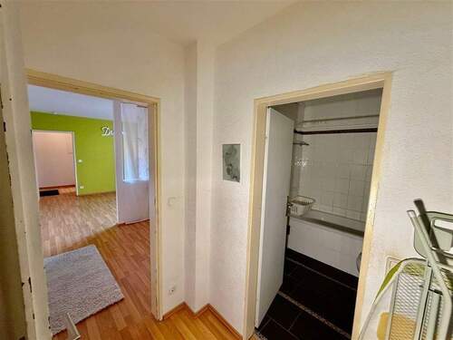 kleiner Raum vor dem Bad - 