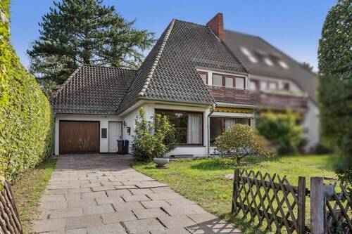 Vorderansicht - 6 Zimmer Doppelhaushälfte zum Kaufen in Bremen