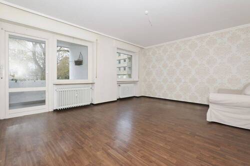 Wohnzimmer mit Zugang zum... - 