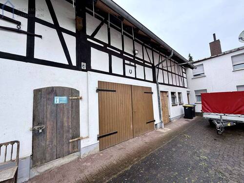 Hausansicht - 9 Zimmer Einfamilienhaus zum Kaufen in Philippsthal (Werra)