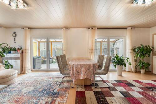 Wohnzimmer - Wohnen, genießen, wohlfühlen - freistehendes Einfamilienhaus mit wohnlich nutzbarem Keller