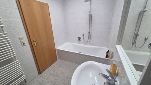 Badezimmer mit Tageslicht - 