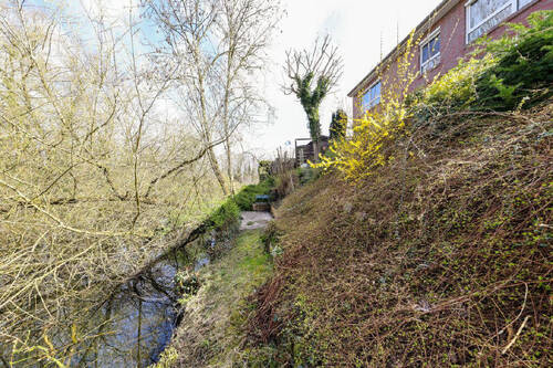 Sitzplatz direkt am Wasser - 