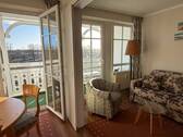 Wohnzimmer mit Zugang Balkon - 