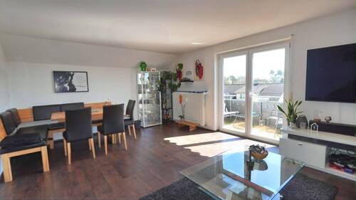 Gemütliches Wohn-Esszimmer mit Balkonzugang - GEMÜTLICH UND ENTSPANNT LEBEN IN BEVORZUGTER WOHNLAGE