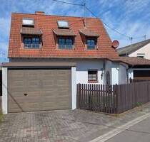 Gepflegtes Zweifamilienhaus mit großem Garten, Garagen und vielfältigen Nutzungsmöglichkeiten - Ludwigshafen am Rhein Mundenheim
