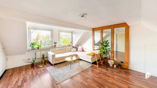 1. OG Wohnzimmer 1 - Charmantes EFH mit Terrassengarten und EBK in toller und beliebter Lage von Glinde