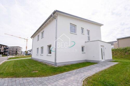Außenansicht mit KI - 4 Zimmer Etagenwohnung in Ilshofen
