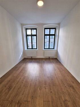 Zi 1.15 mit 2x große Fenster - 