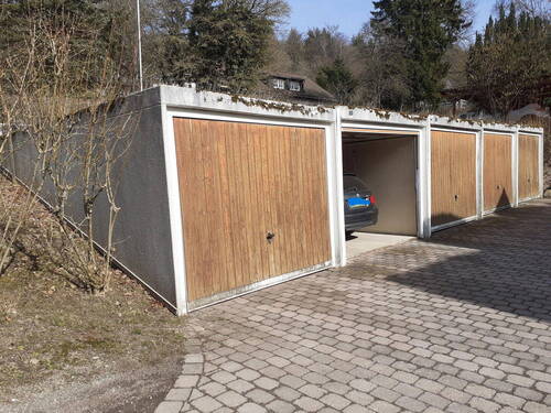 Garagenzeile mit Dachbegrünung - 