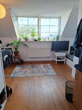 Zimmer - Sanierter Altbau - 1-Zimmer-Eigentumswohnung in Zentrumsähe