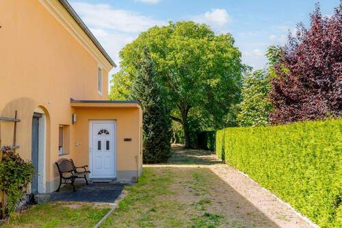 Seitenansicht und Gartenzugang - 2 Zimmer Einfamilienhaus in Coswig