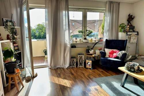 Wohnzimmer (Ansicht 1) - 3 Zimmer Etagenwohnung zum Kaufen in Landsberg