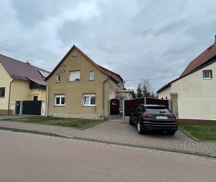 Vorderansicht - Provisionsfreier Erwerb eines Einfamilienhauses mit großem Grundstück