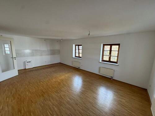 großer Wohn- und Essbereich - 3 Zimmer Etagenwohnung zur Miete in Röhrmoos