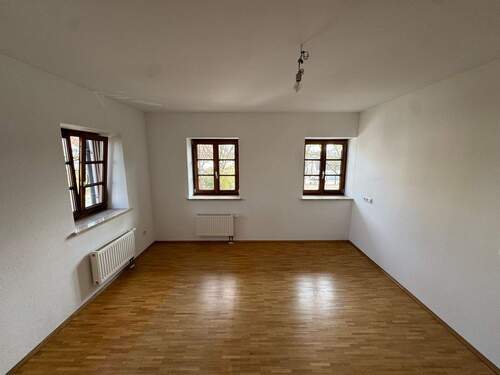 geräumige Schlafzimmer - 3 Zimmer Etagenwohnung in Röhrmoos