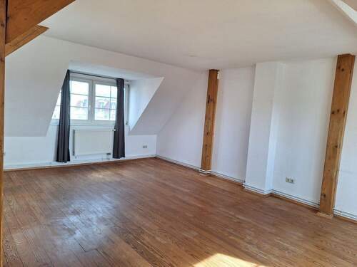 Zimmer - Sanierter Altbau - 1-Zimmer-Eigentumswohnung in Zentrumsähe