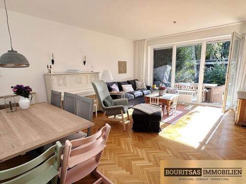 Wohnzimmer - 4 Zimmer Etagenwohnung in Hamburg